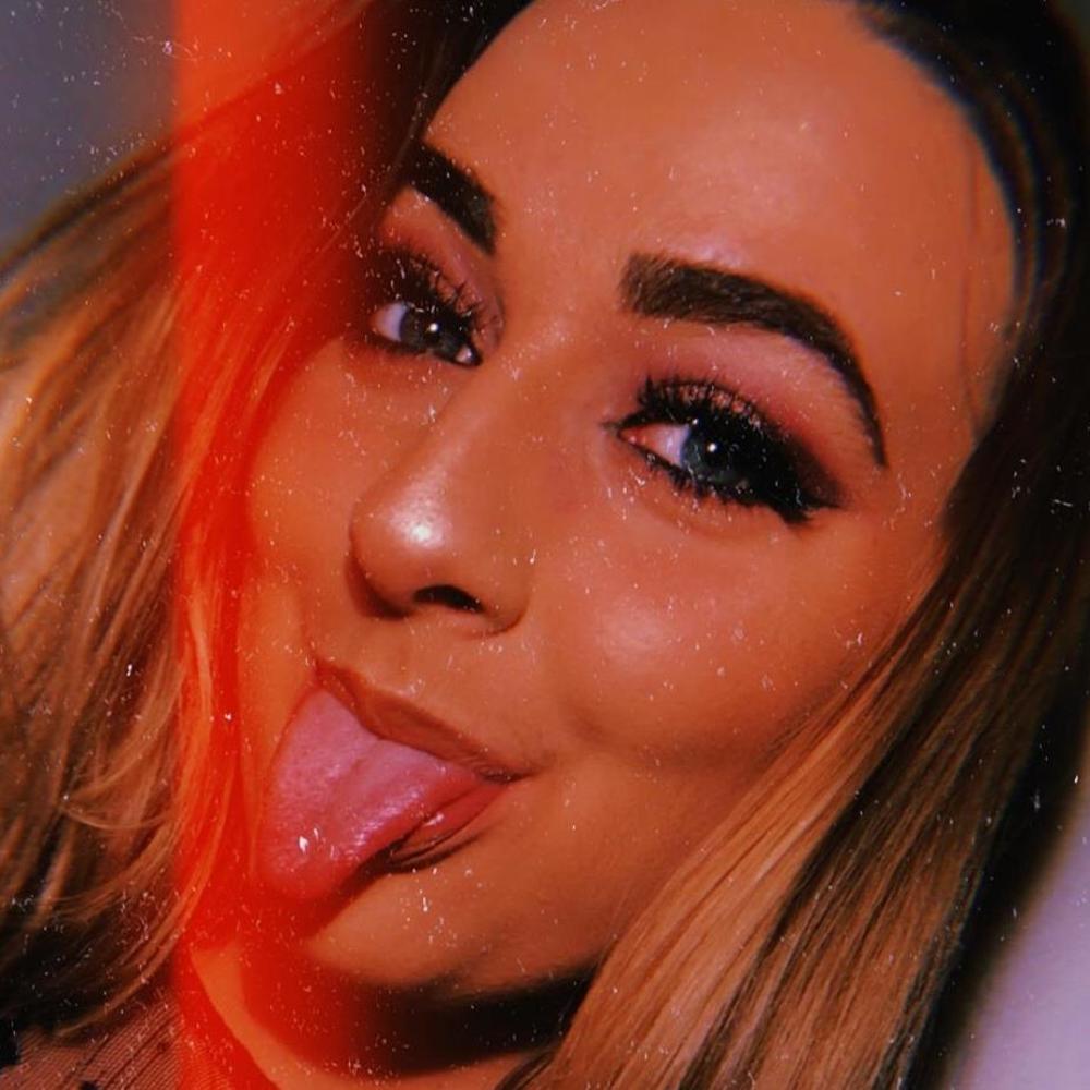 Meet your Posher, Alexis